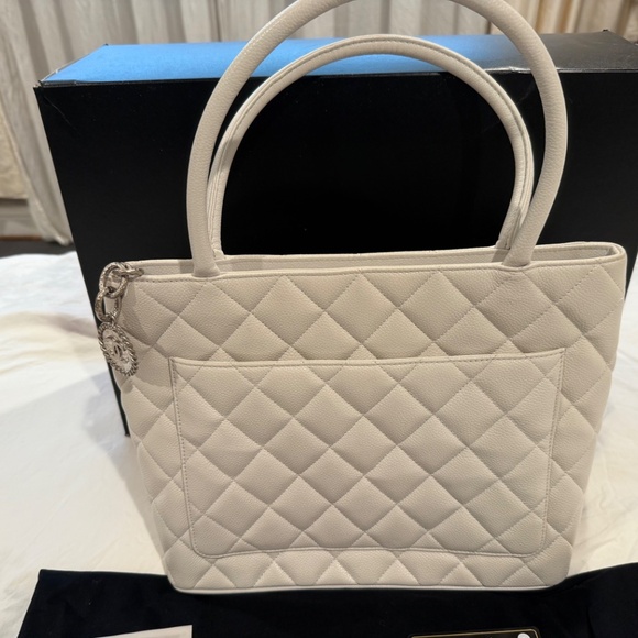 Chanel Caviar Leather Medallion Tote - 2008 Mint Condition - Picture 4 of 10